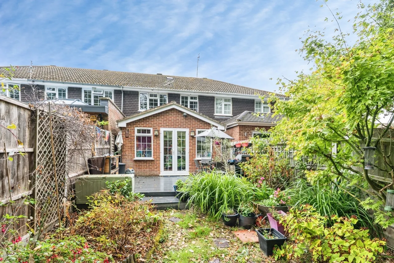 Riverside Avenue, Lightwater, GU18, photo 6