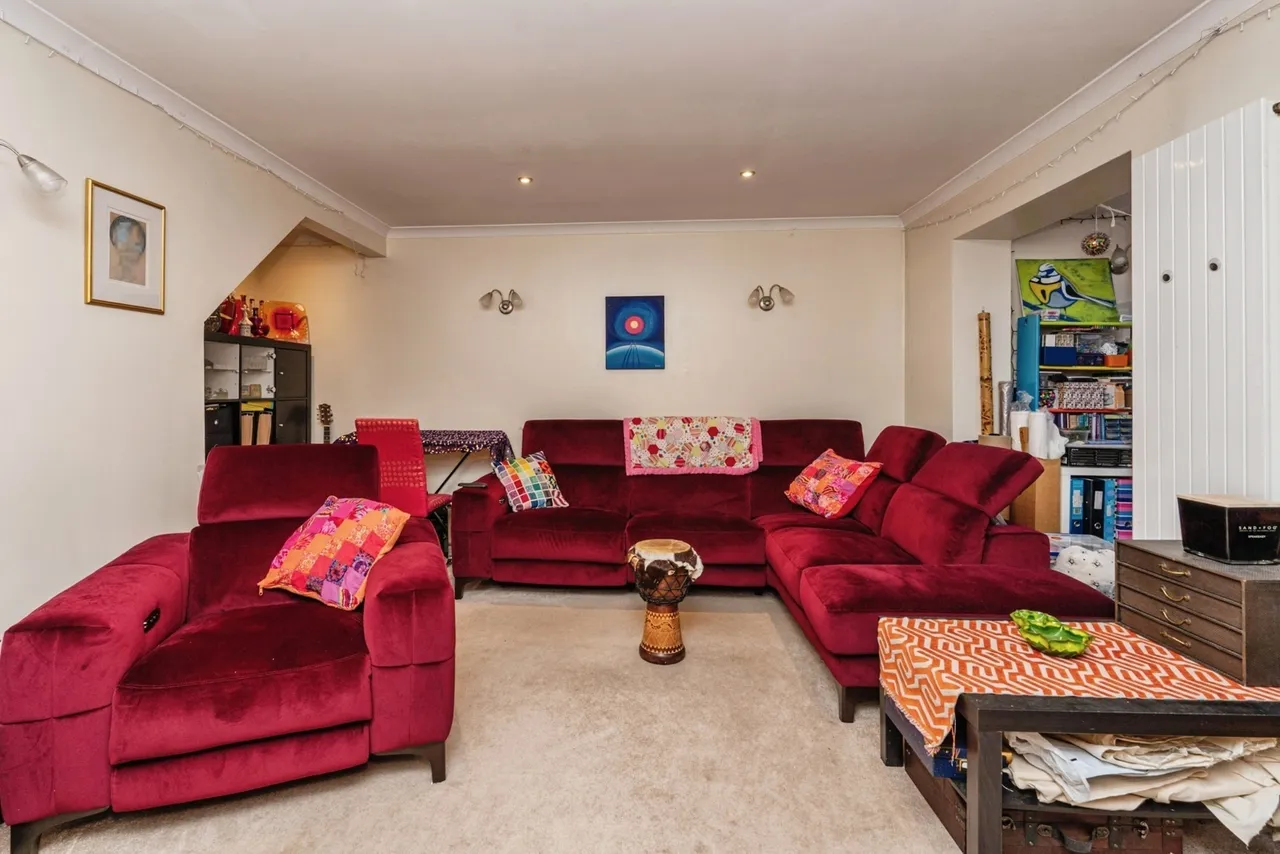Riverside Avenue, Lightwater, GU18, photo 14