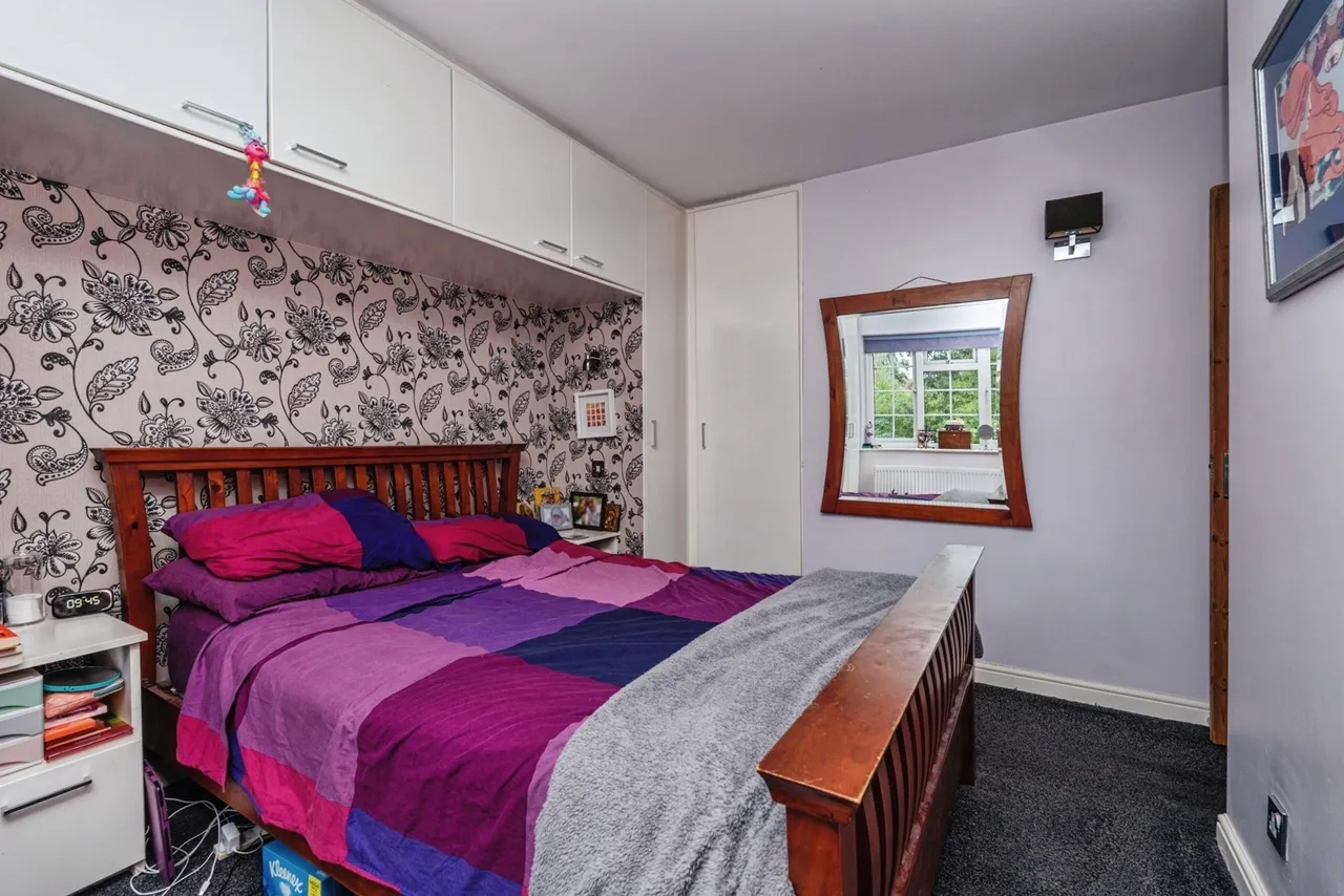 Riverside Avenue, Lightwater, GU18, photo 13