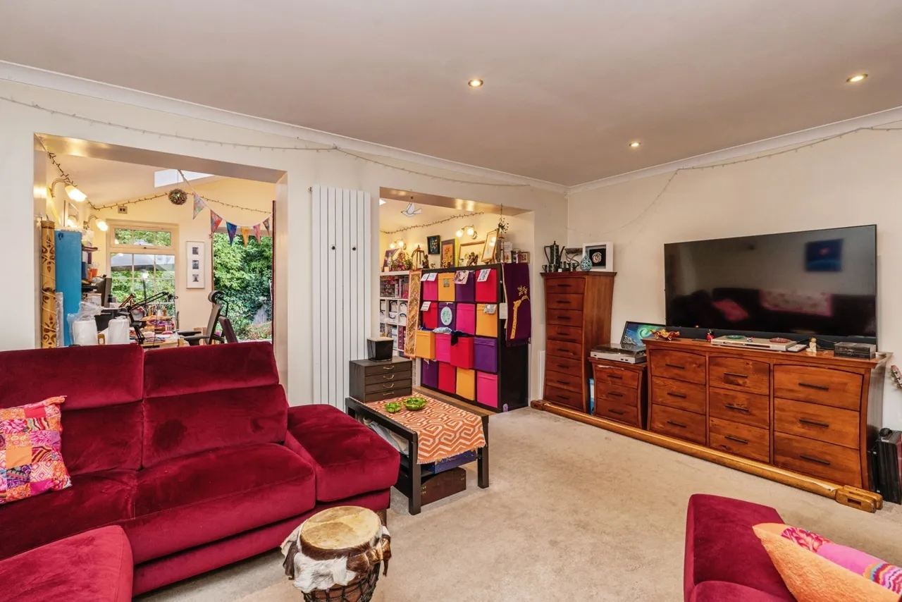 Riverside Avenue, Lightwater, GU18, photo 15