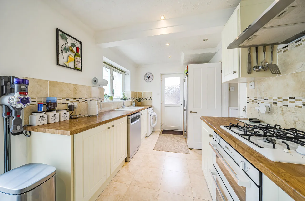 Highfield Path, Farnborough, Hampshire, GU14 0HN, photo 4
