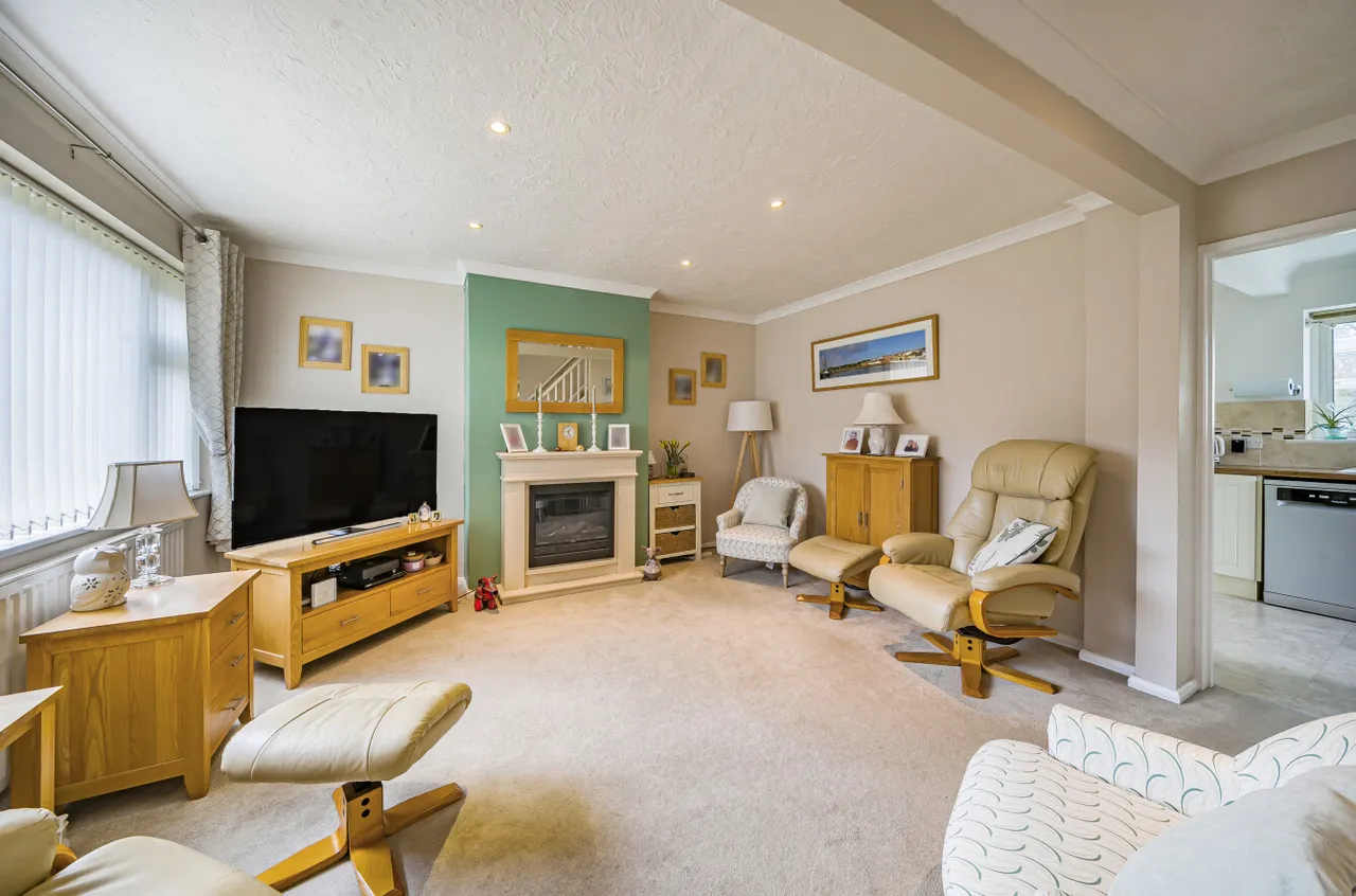 Highfield Path, Farnborough, Hampshire, GU14 0HN, photo 3