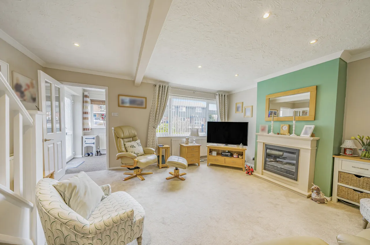 Highfield Path, Farnborough, Hampshire, GU14 0HN, photo 5