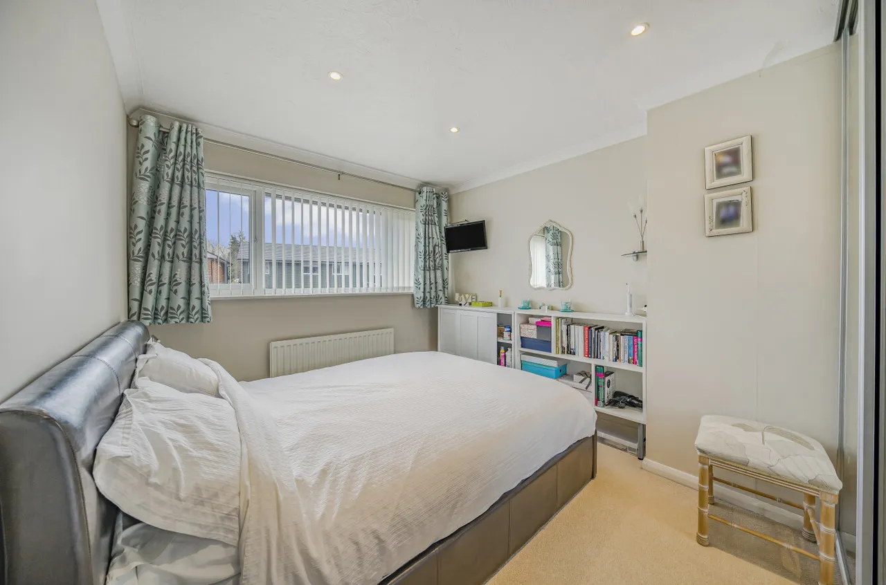 Highfield Path, Farnborough, Hampshire, GU14 0HN, photo 8