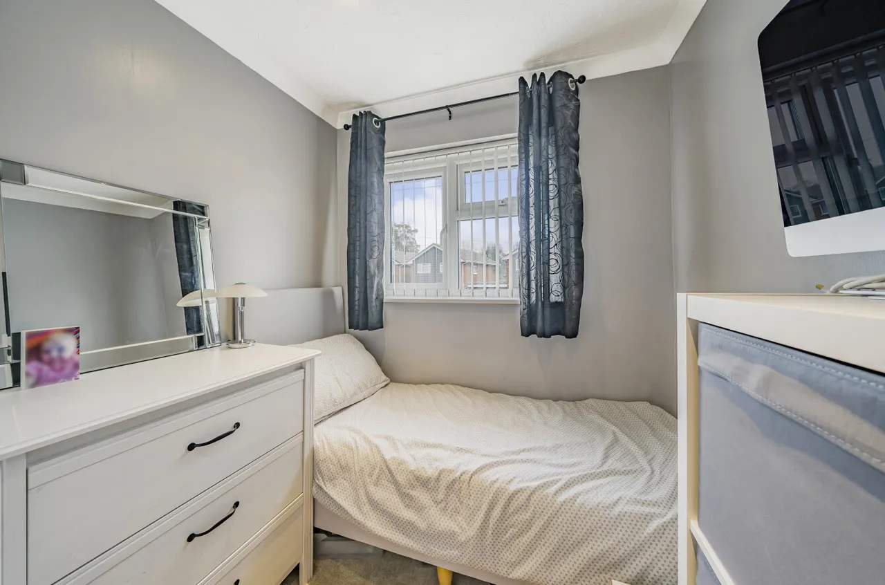 Highfield Path, Farnborough, Hampshire, GU14 0HN, photo 11
