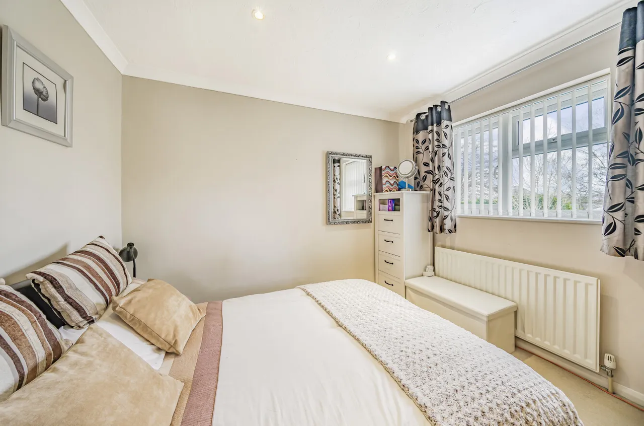 Highfield Path, Farnborough, Hampshire, GU14 0HN, photo 7