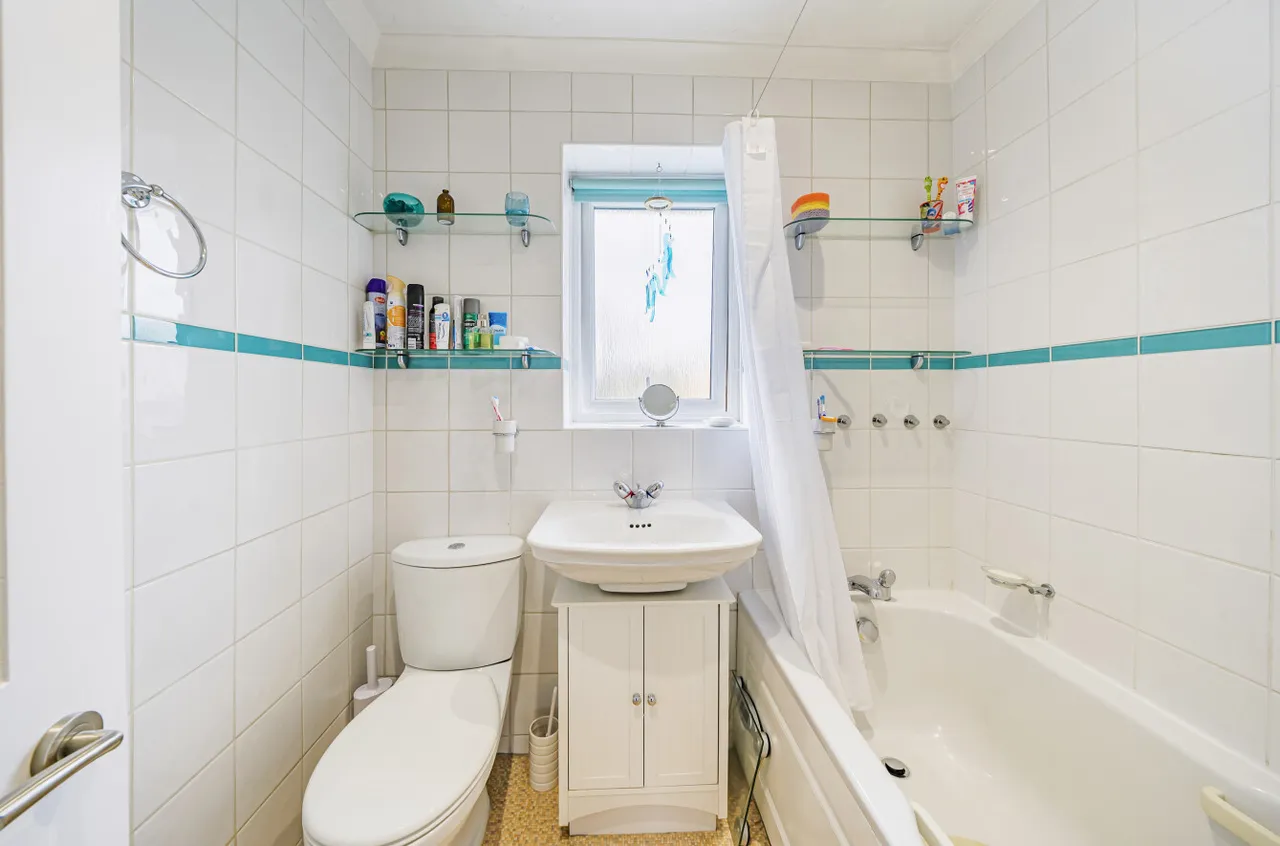 Highfield Path, Farnborough, Hampshire, GU14 0HN, photo 9