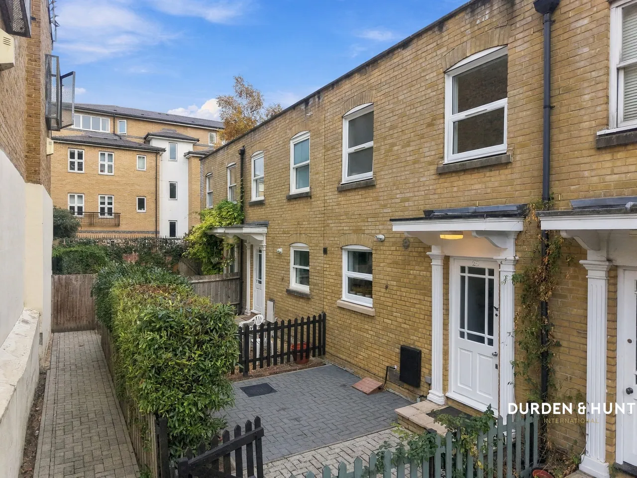 3 bed house to rent, St. Matthew's Row, London, E2