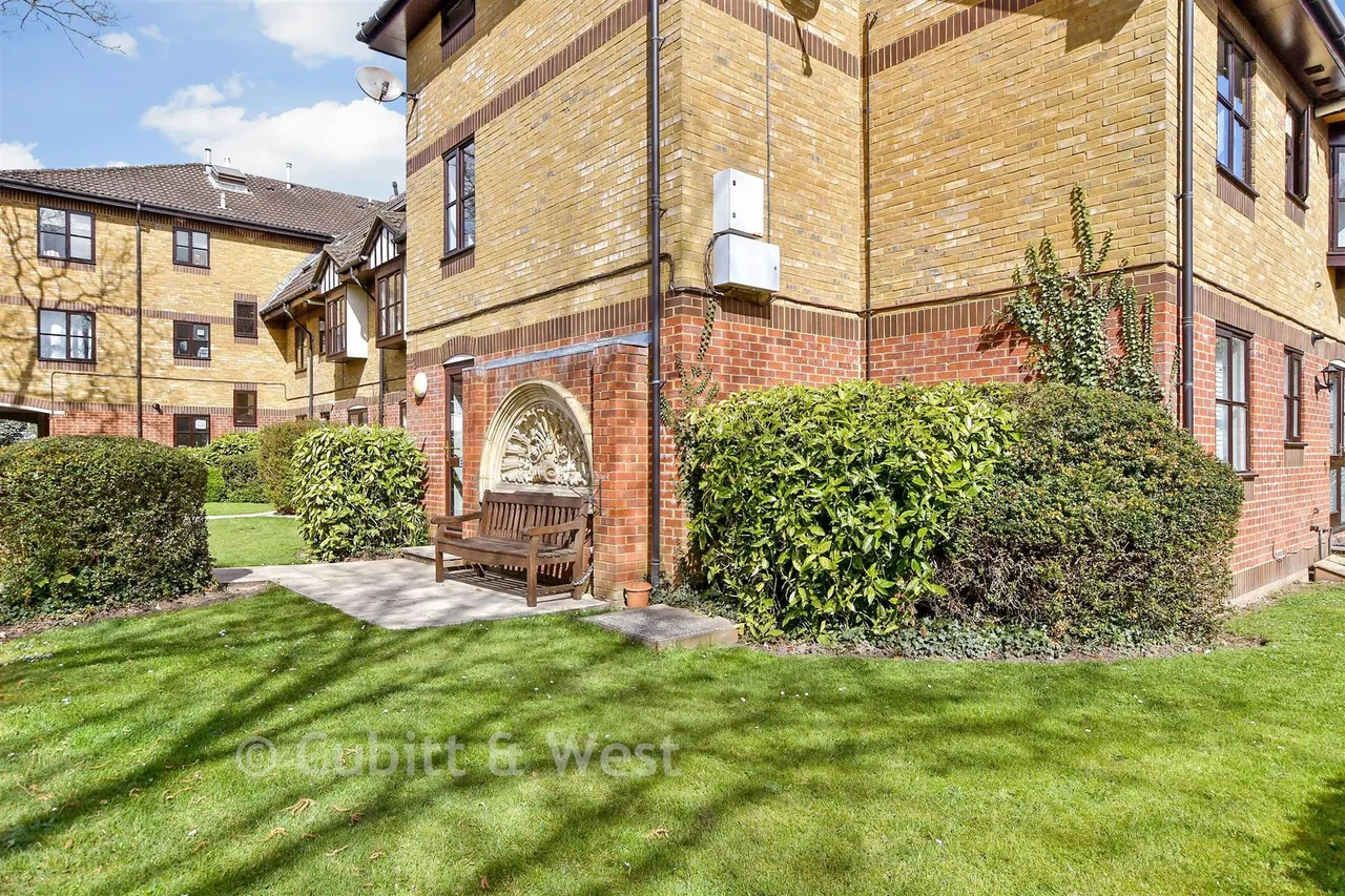 Epsom Road, Leatherhead, KT22, photo 10