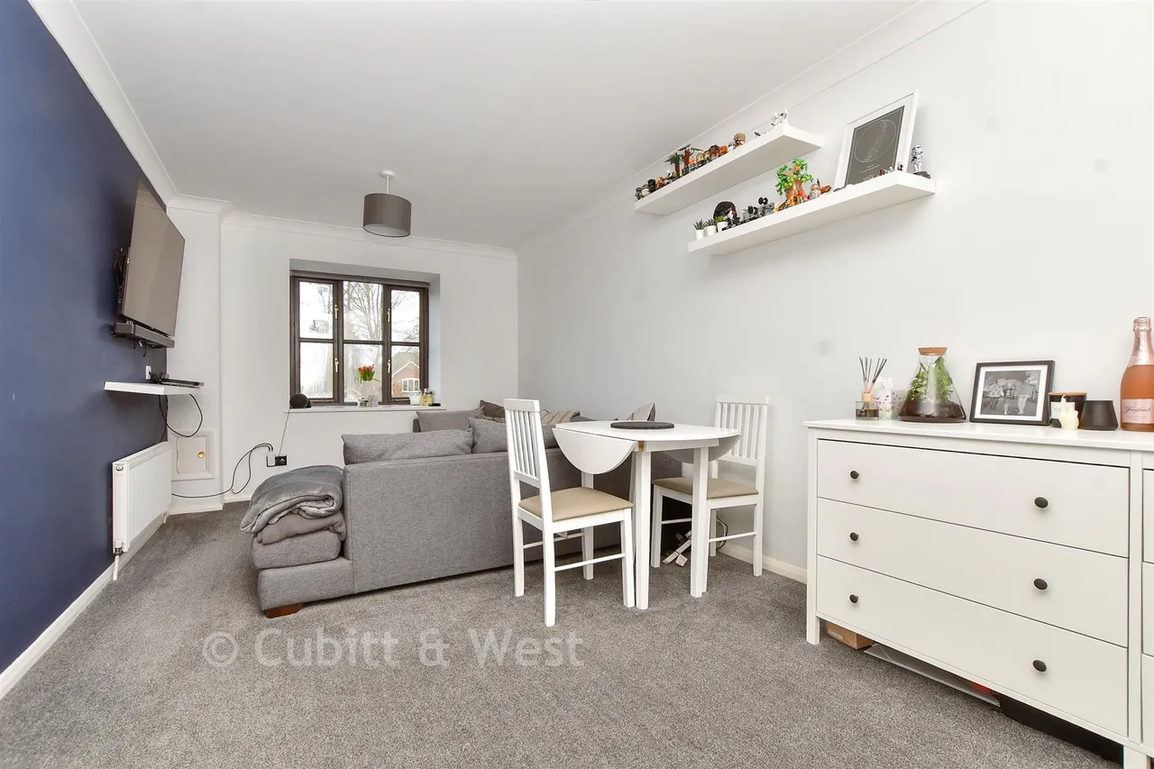 Epsom Road, Leatherhead, KT22, photo 6