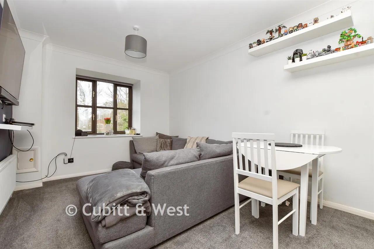 Epsom Road, Leatherhead, KT22, photo 5