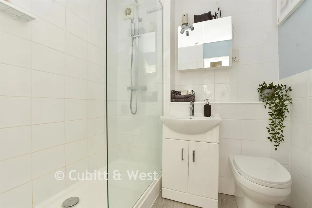 Epsom Road, Leatherhead, KT22, photo 8