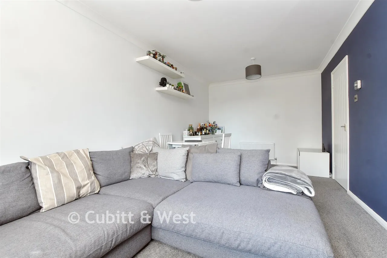 Epsom Road, Leatherhead, KT22, photo 3