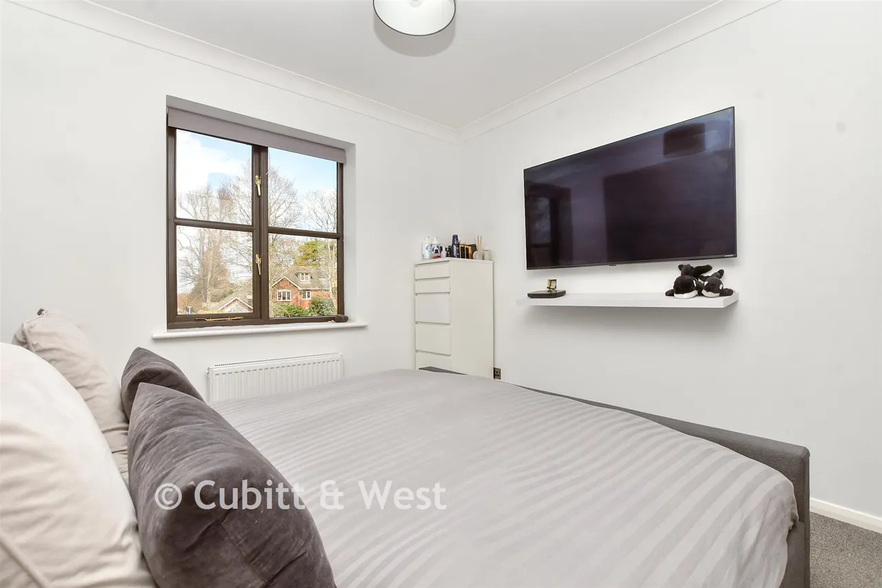 Epsom Road, Leatherhead, KT22, photo 4