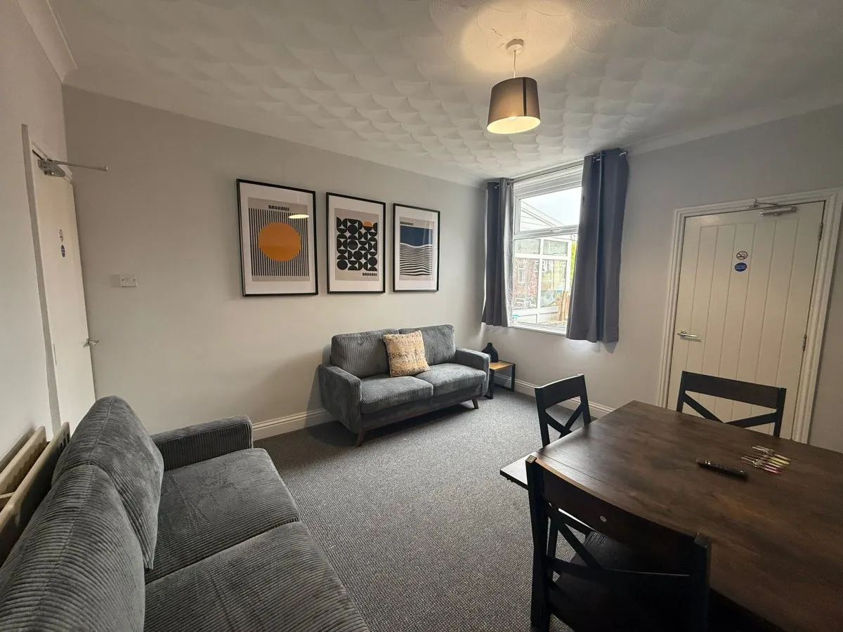 Doncaster Road, Barnsley, photo 4