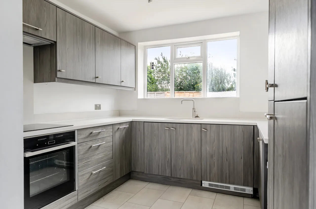 Cornwall Crescent, Rothwell, LS26, photo 15