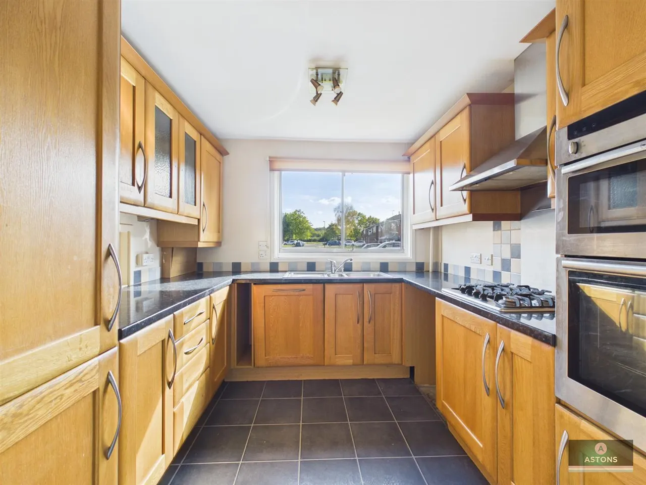 Britten Close, Bewbush, photo 4