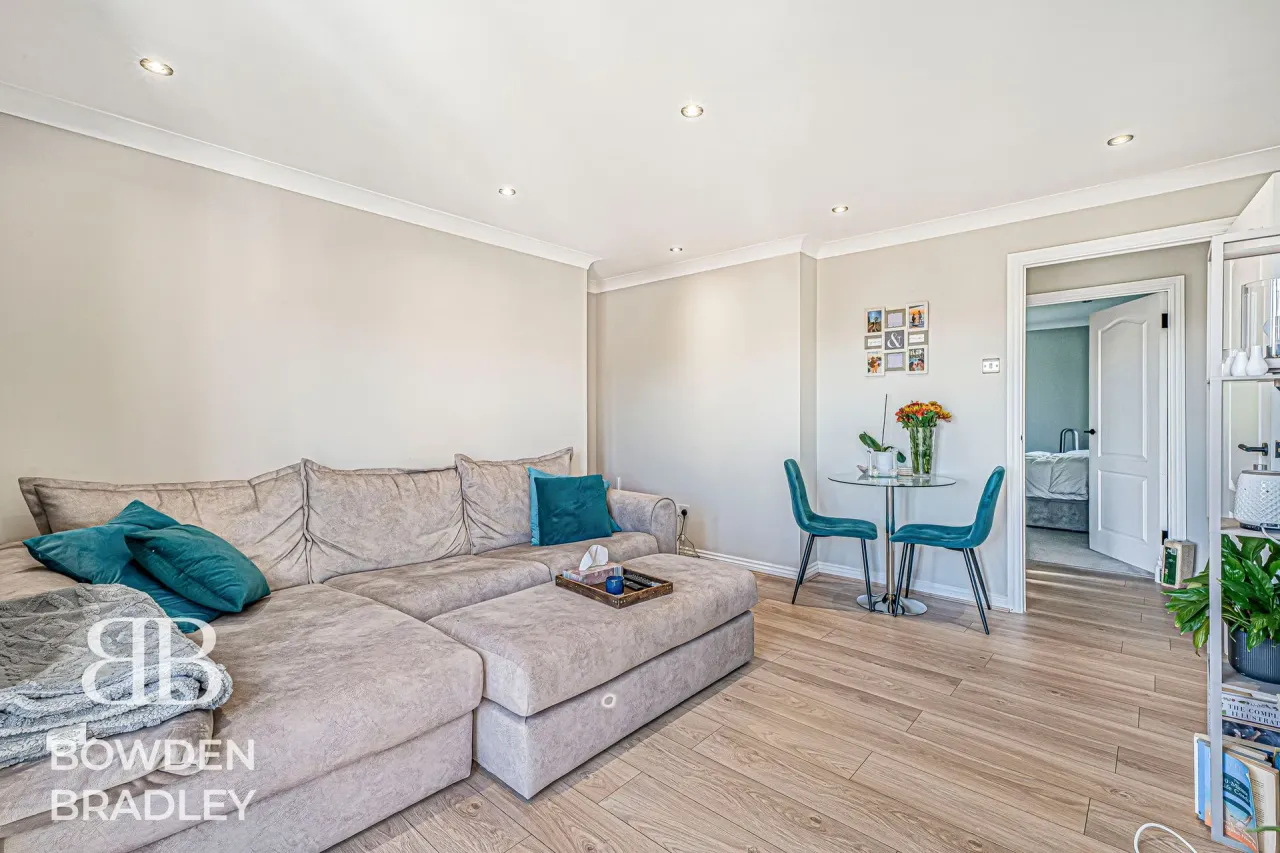 Ravenoak Way, Chigwell, IG7, photo 17