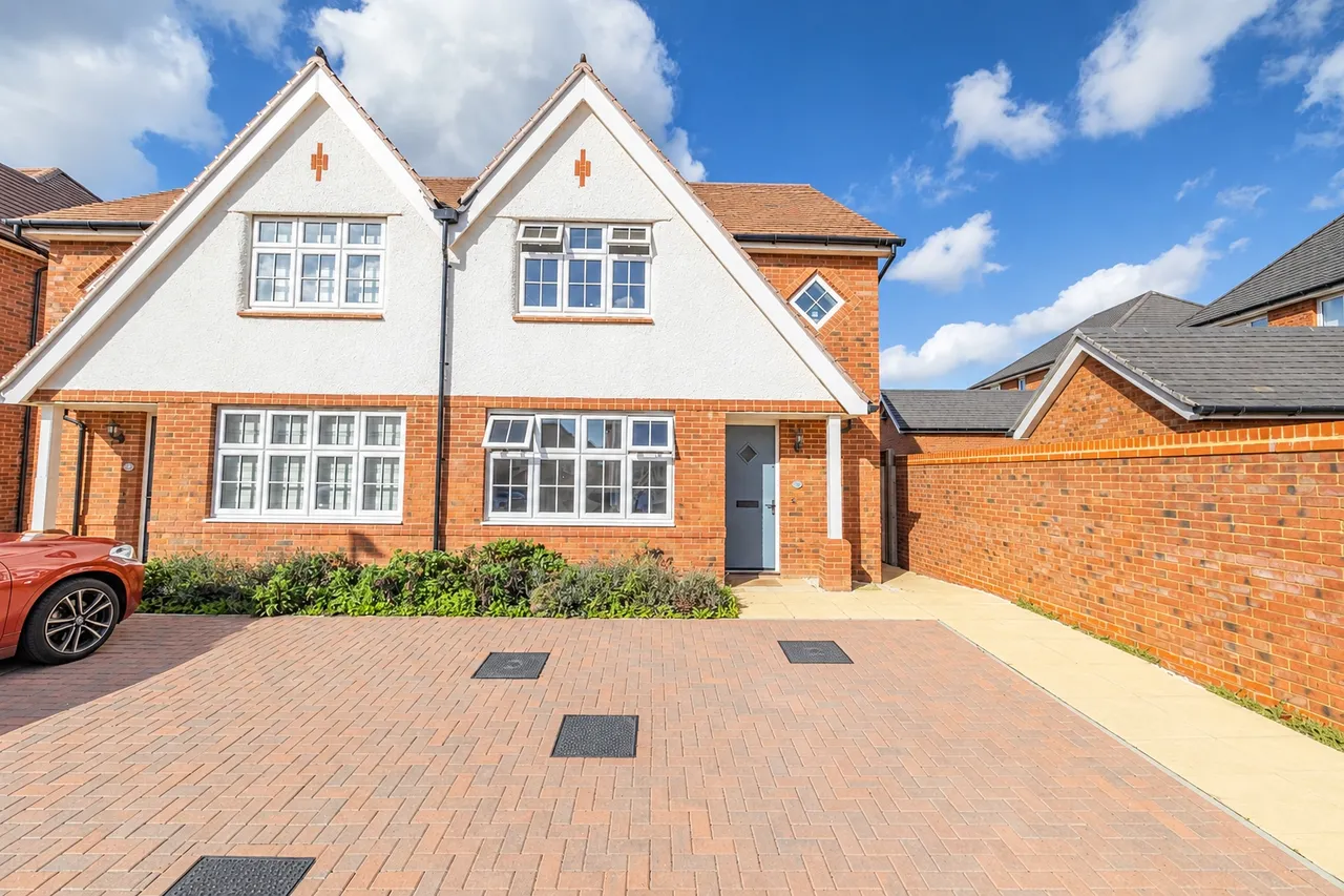 3 bed house for sale, Lakehill Road, Hersden, CT3