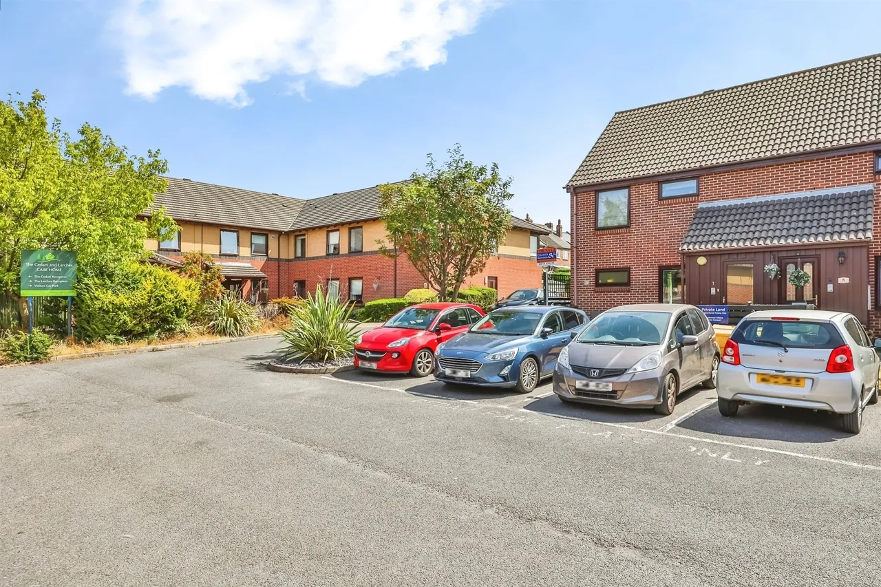 Cedar Park, Ilkeston, DE7, photo 2