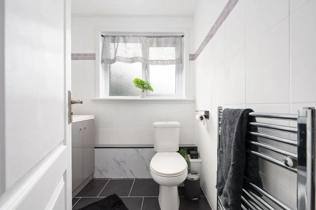 Auchenlodment Road, Johnstone, photo 10