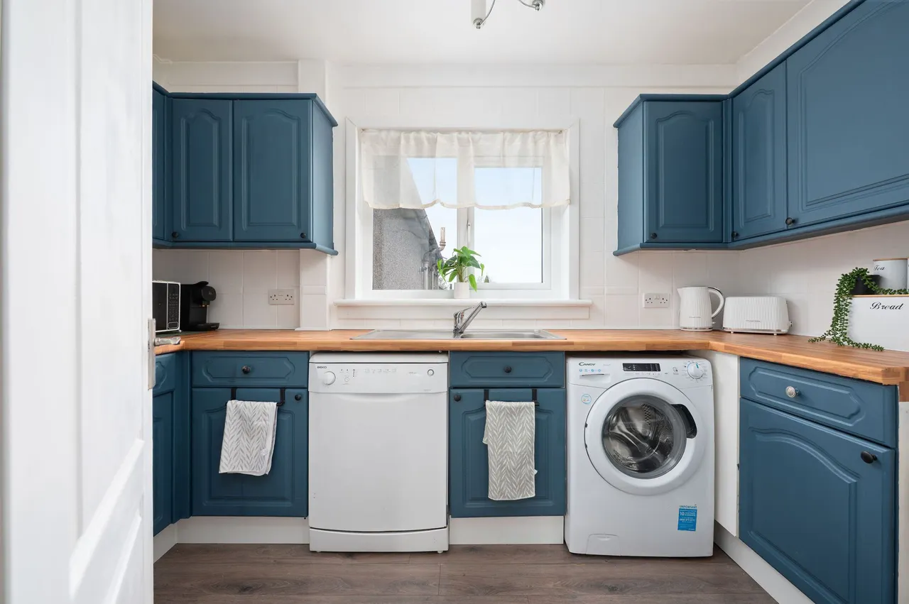 Auchenlodment Road, Johnstone, photo 6