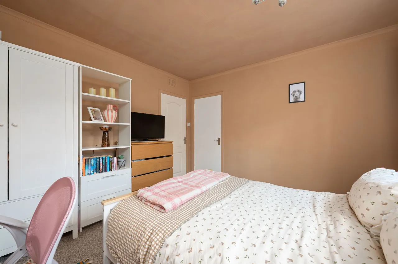 Auchenlodment Road, Johnstone, photo 9