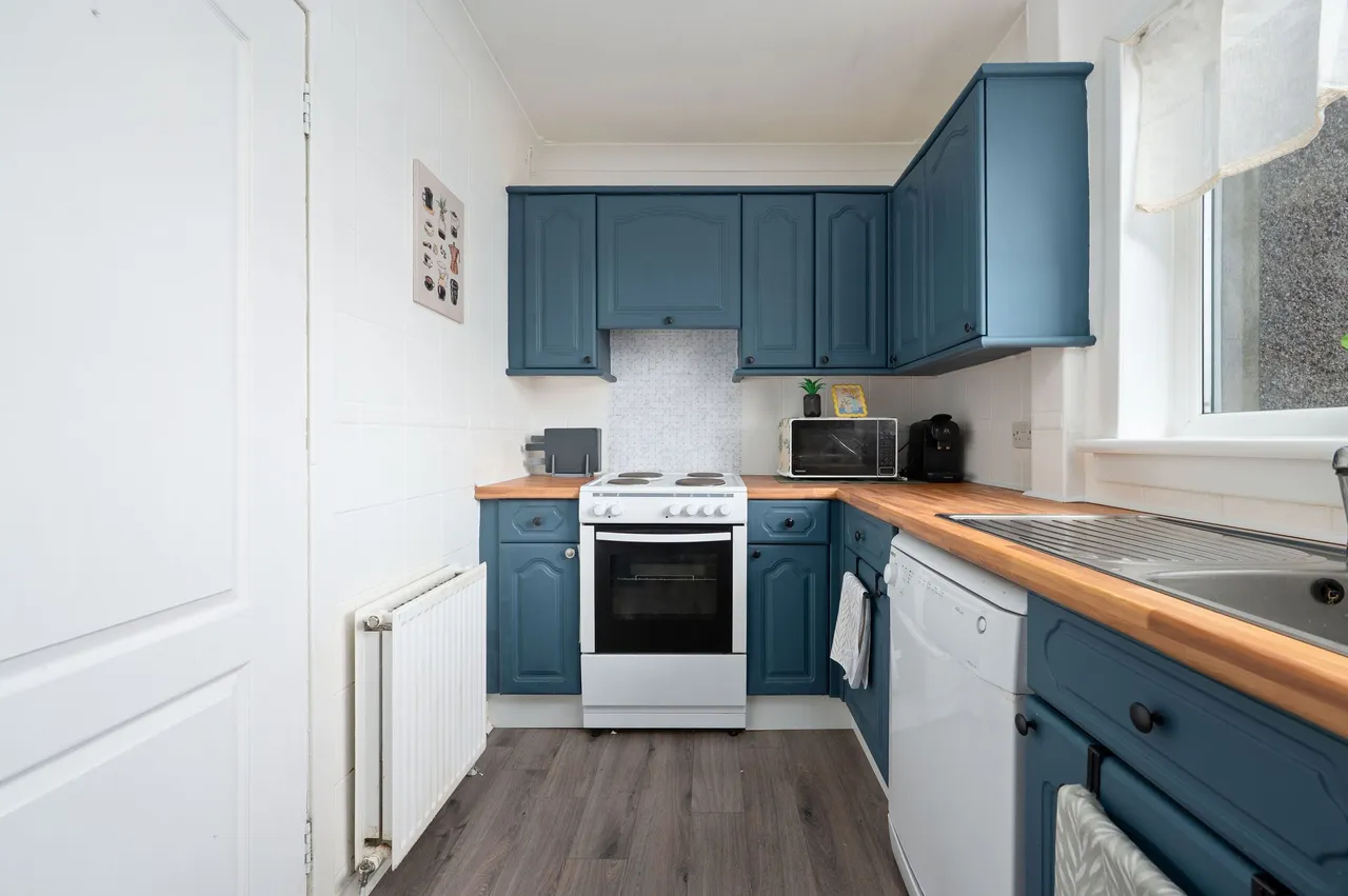 Auchenlodment Road, Johnstone, photo 7