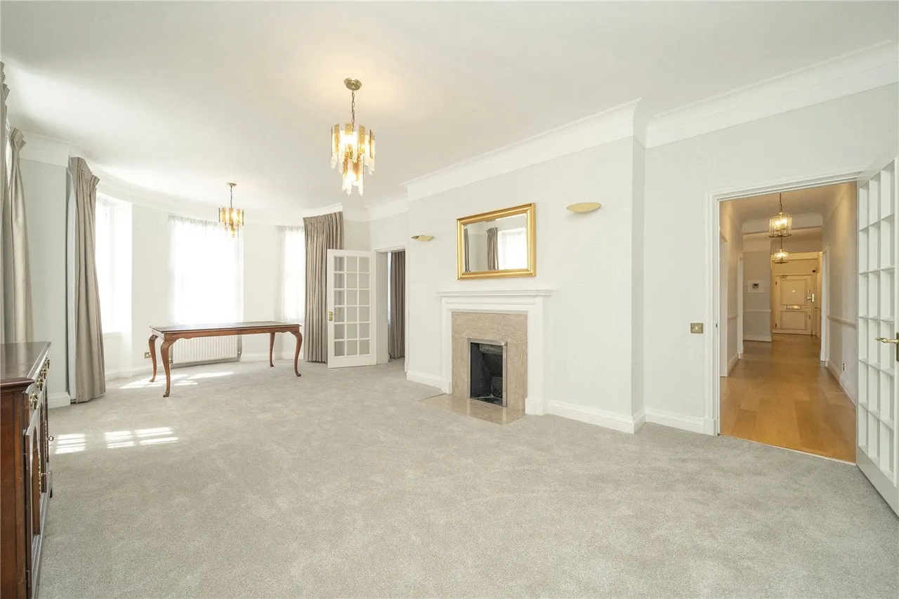 4 bed flat to rent — South Lodge, Circus Road, St John's Wood, London, NW8