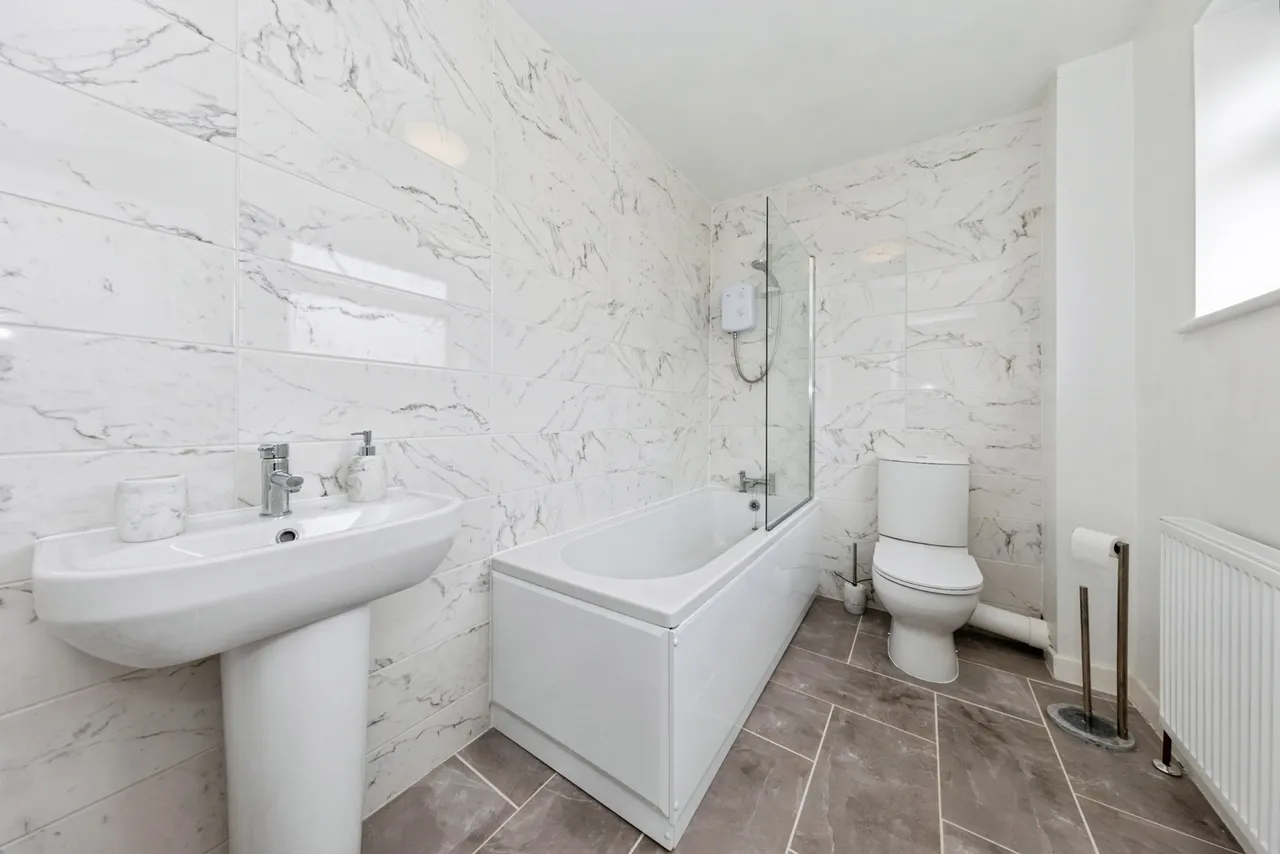 Heol Blaengwastod, Carmarthen, SA31, photo 26
