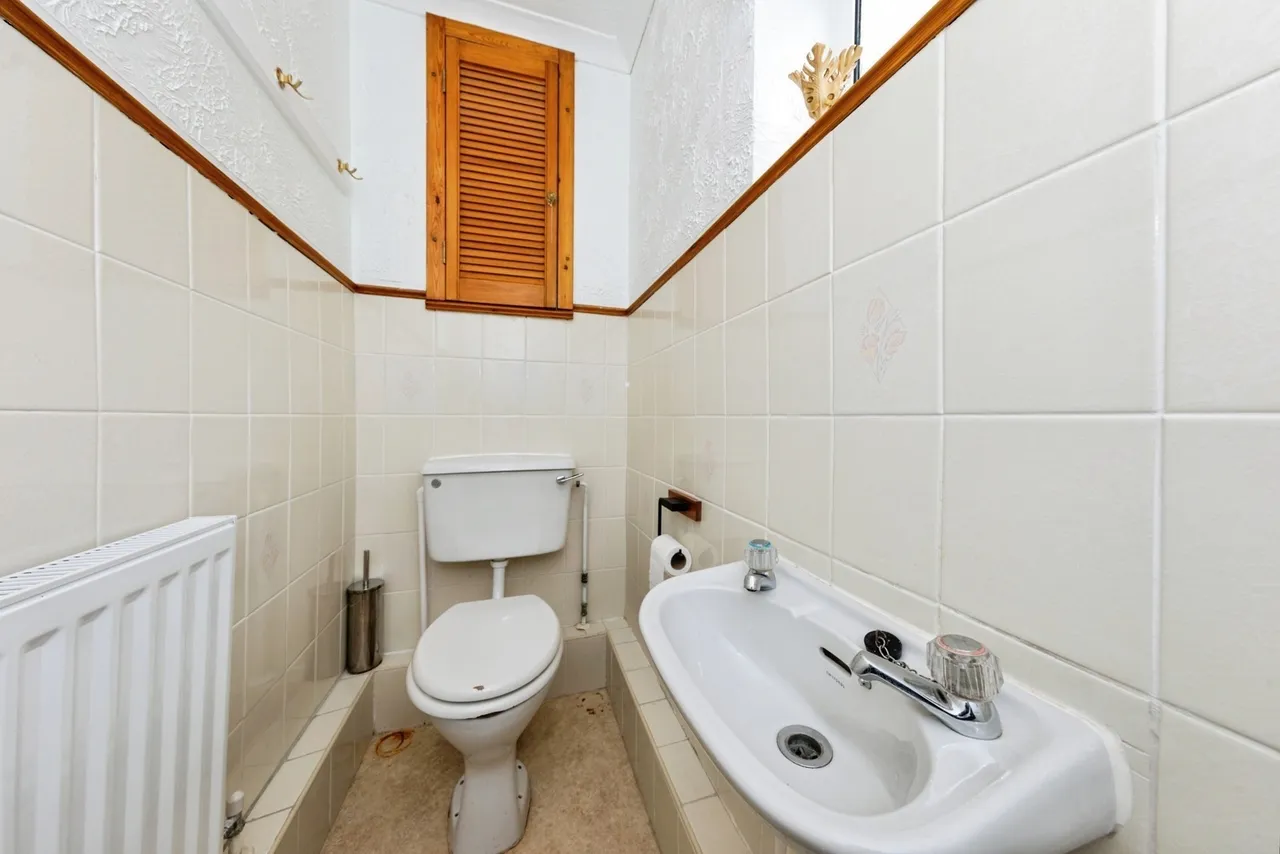 Heol Blaengwastod, Carmarthen, SA31, photo 12