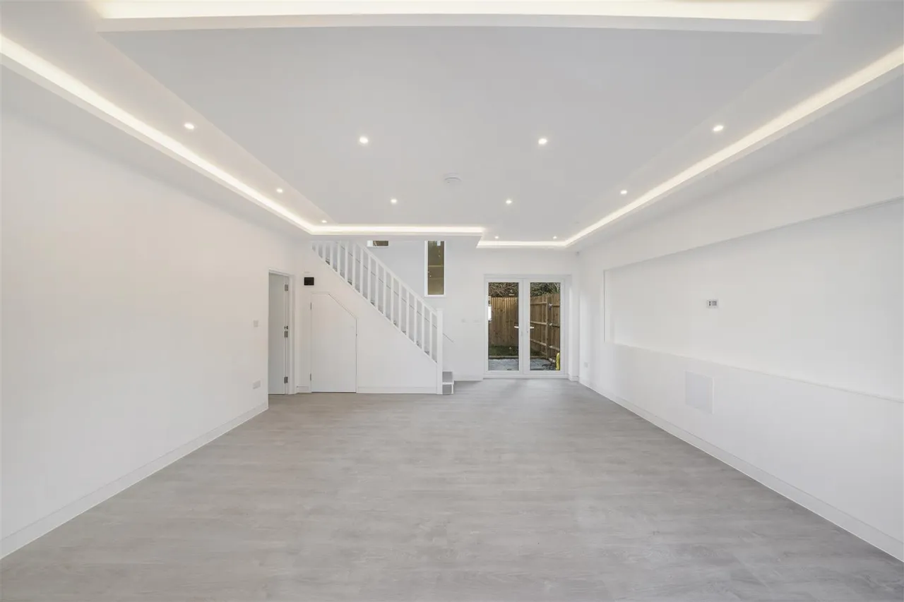 Hollycroft Avenue, Wembley, HA9, photo 10