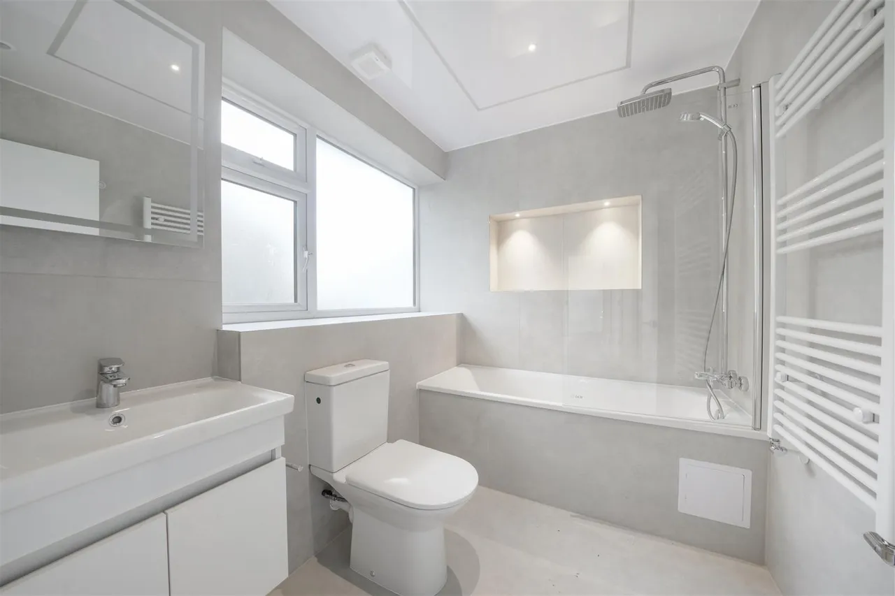 Hollycroft Avenue, Wembley, HA9, photo 9