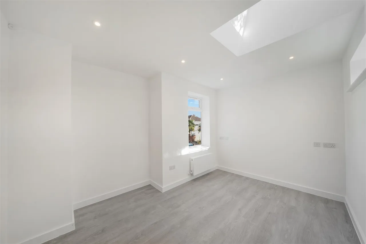 Hollycroft Avenue, Wembley, HA9, photo 5