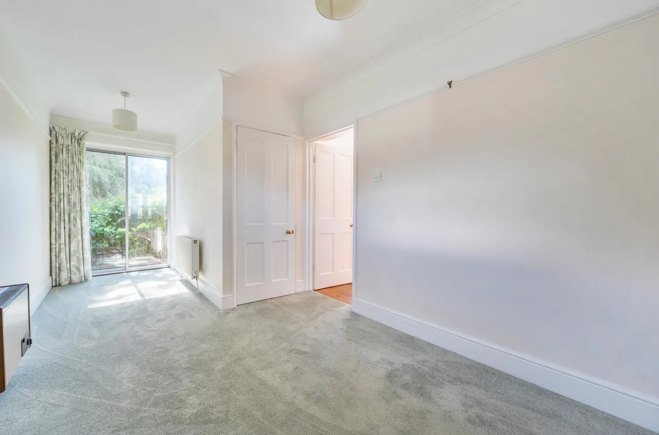 Victoria Road, Fleet, Hampshire, GU51 4DW, photo 12