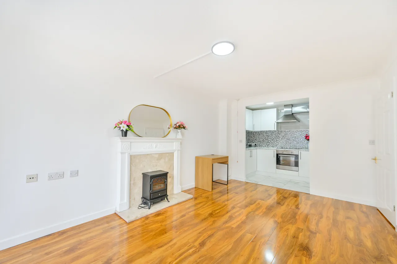Flat 12, Homefirs House, Wembley Park Drive, photo 4