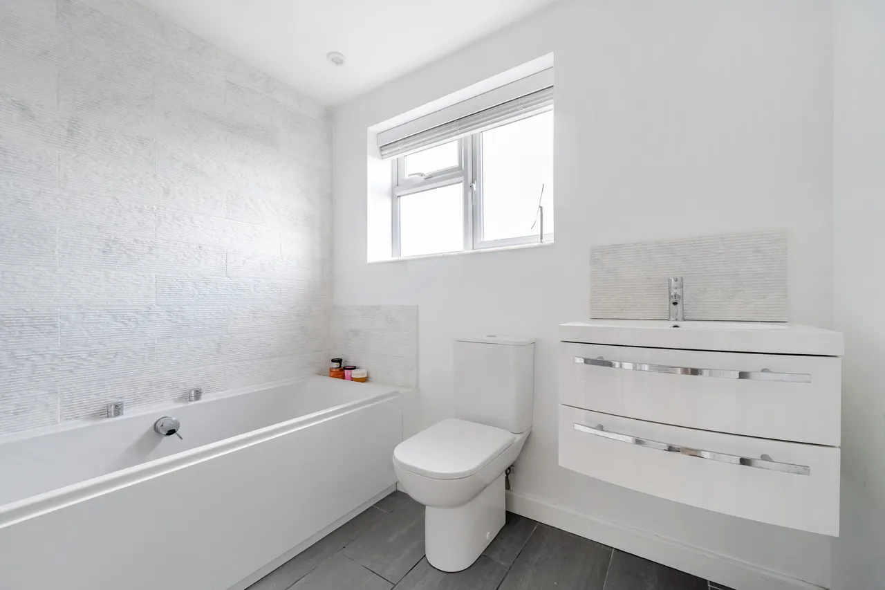 Royce Close, Chichester, PO20, photo 8