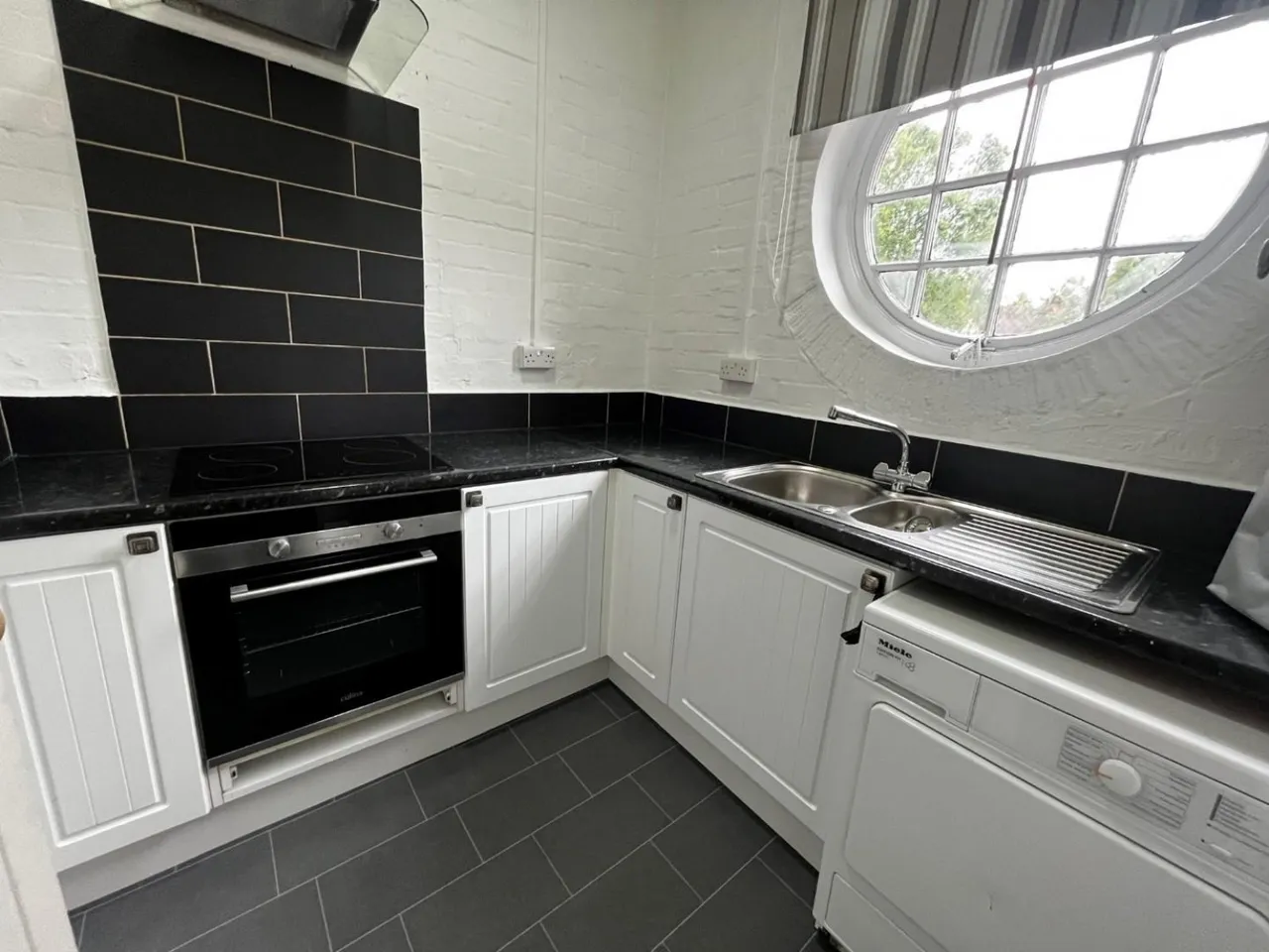 The Circle, Birmingham, B17, photo 3