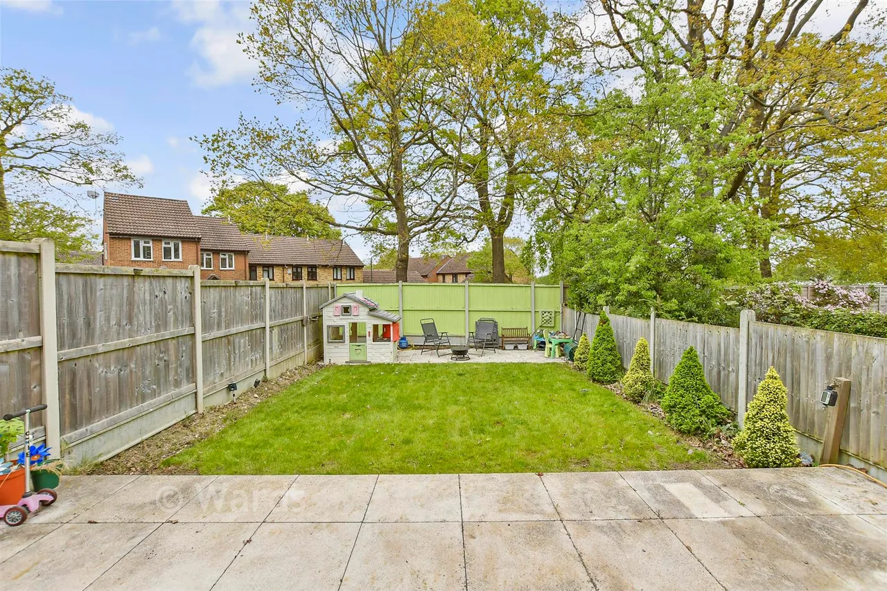 Duchess Of Kent Drive, Lords Wood, ME5, photo 2
