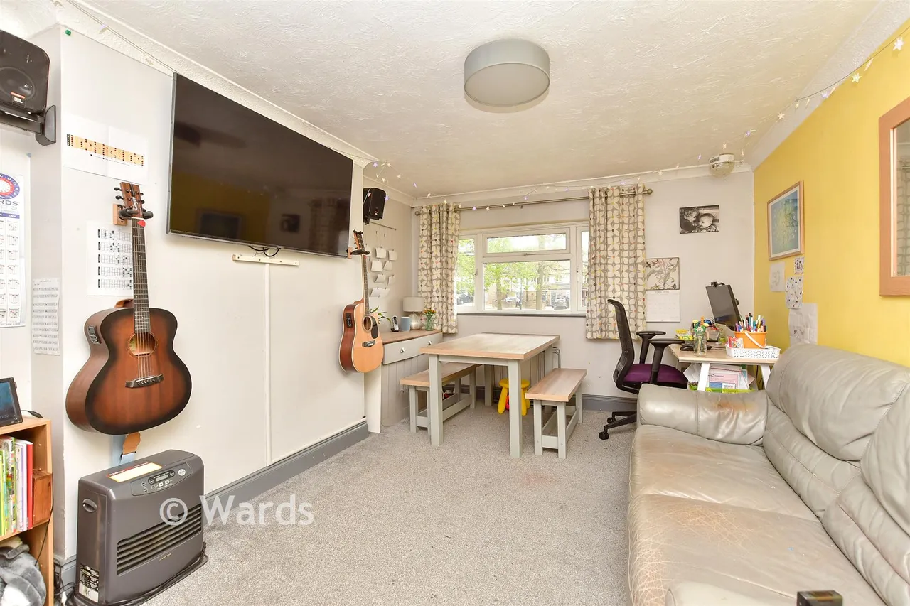 Duchess Of Kent Drive, Lords Wood, ME5, photo 4