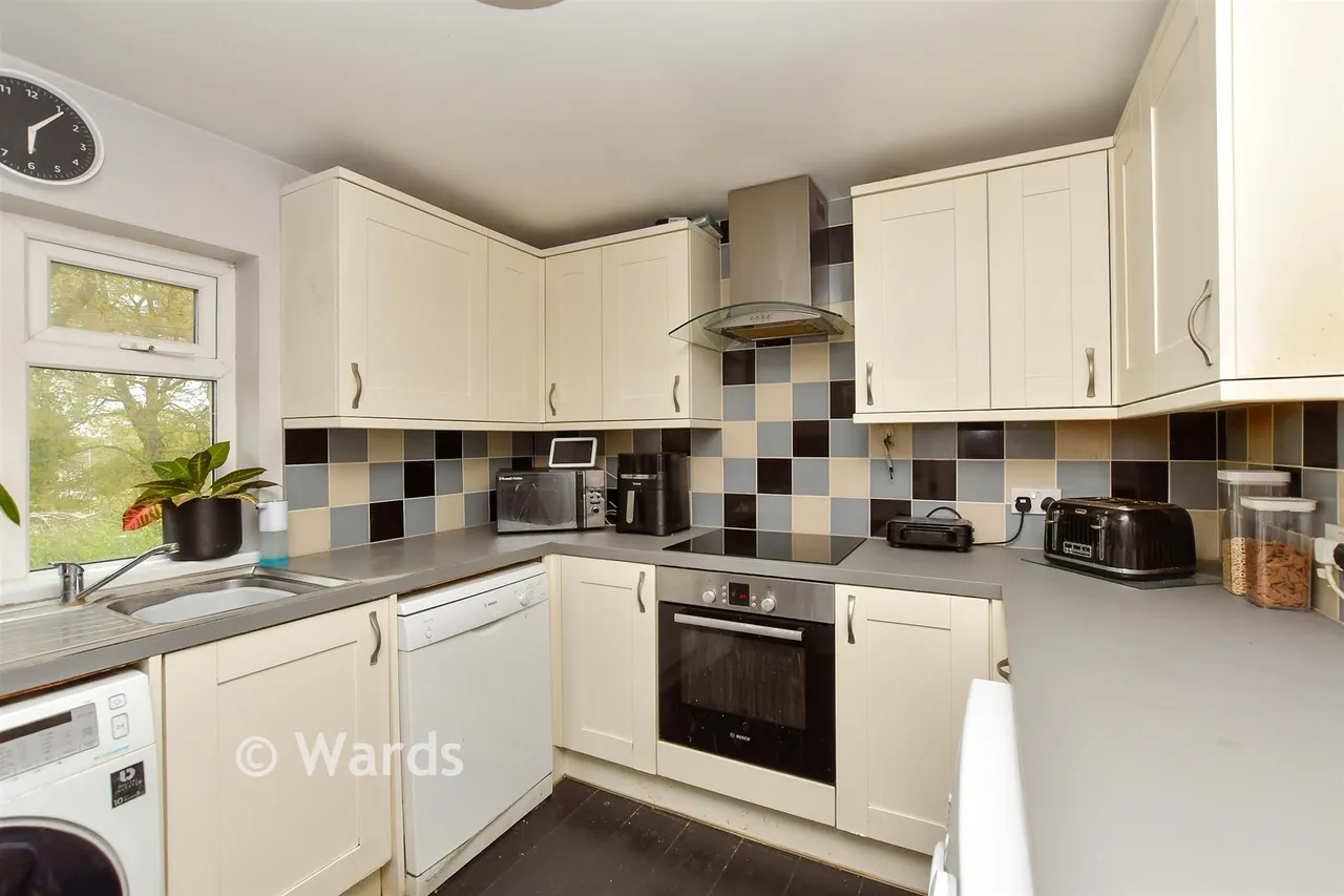 Duchess Of Kent Drive, Lords Wood, ME5, photo 3