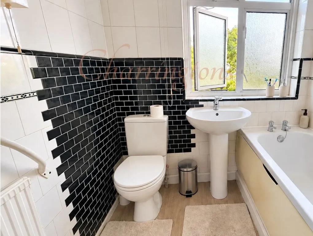 Spacious Four Bedroom Family Home in, photo 7