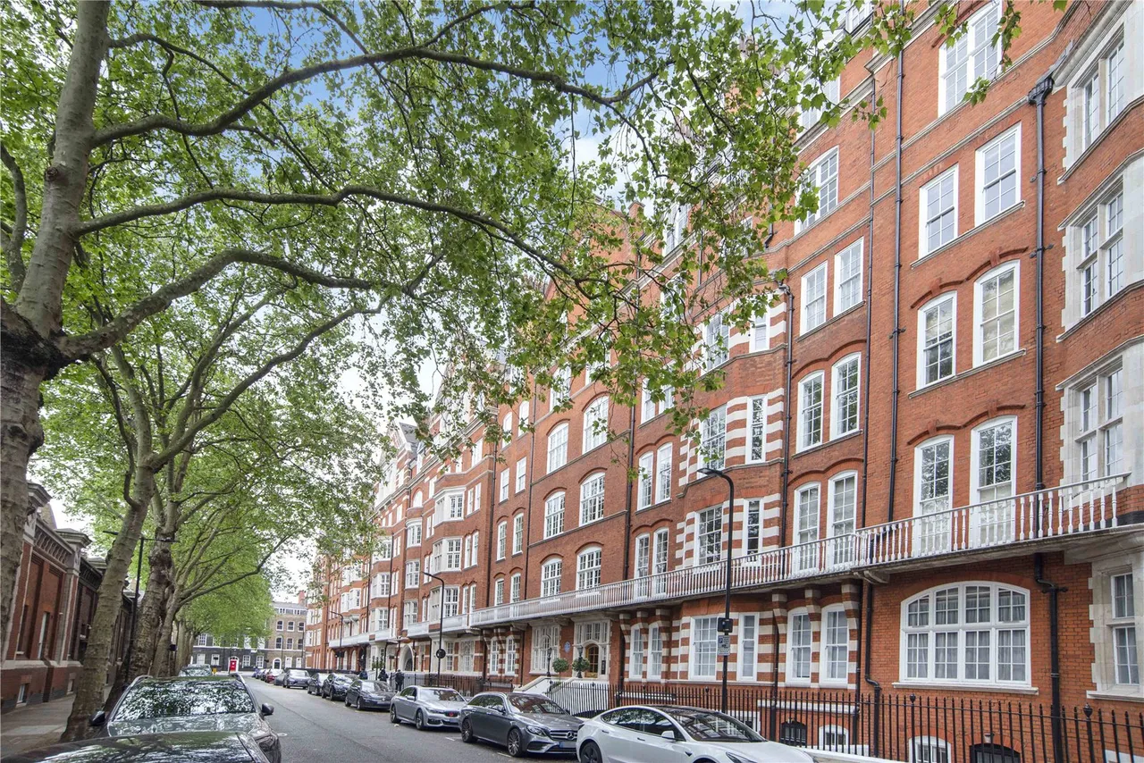 Bedford Avenue, London, WC1B, photo 5