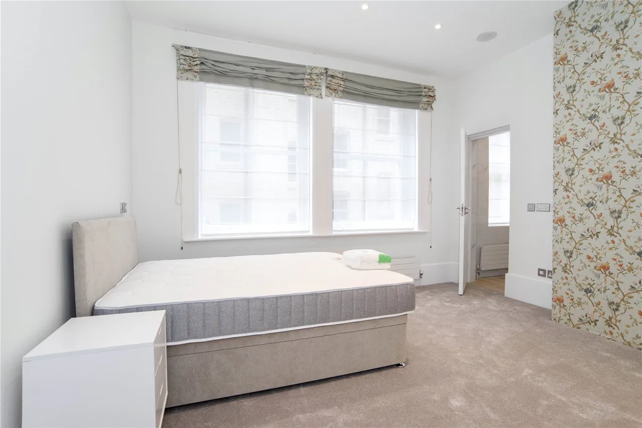 Bedford Avenue, London, WC1B, photo 11