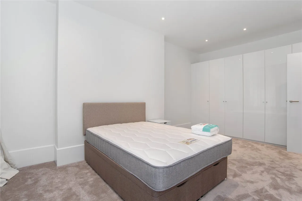Bedford Avenue, London, WC1B, photo 10