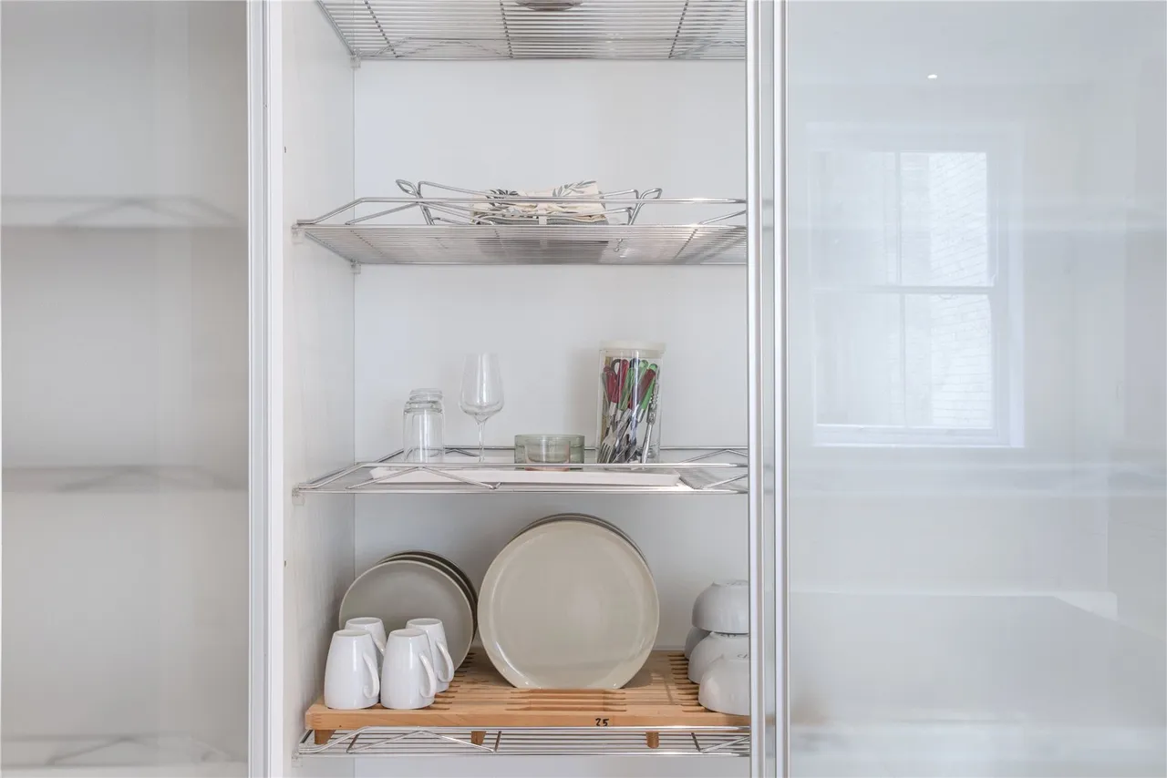 Bedford Avenue, London, WC1B, photo 9