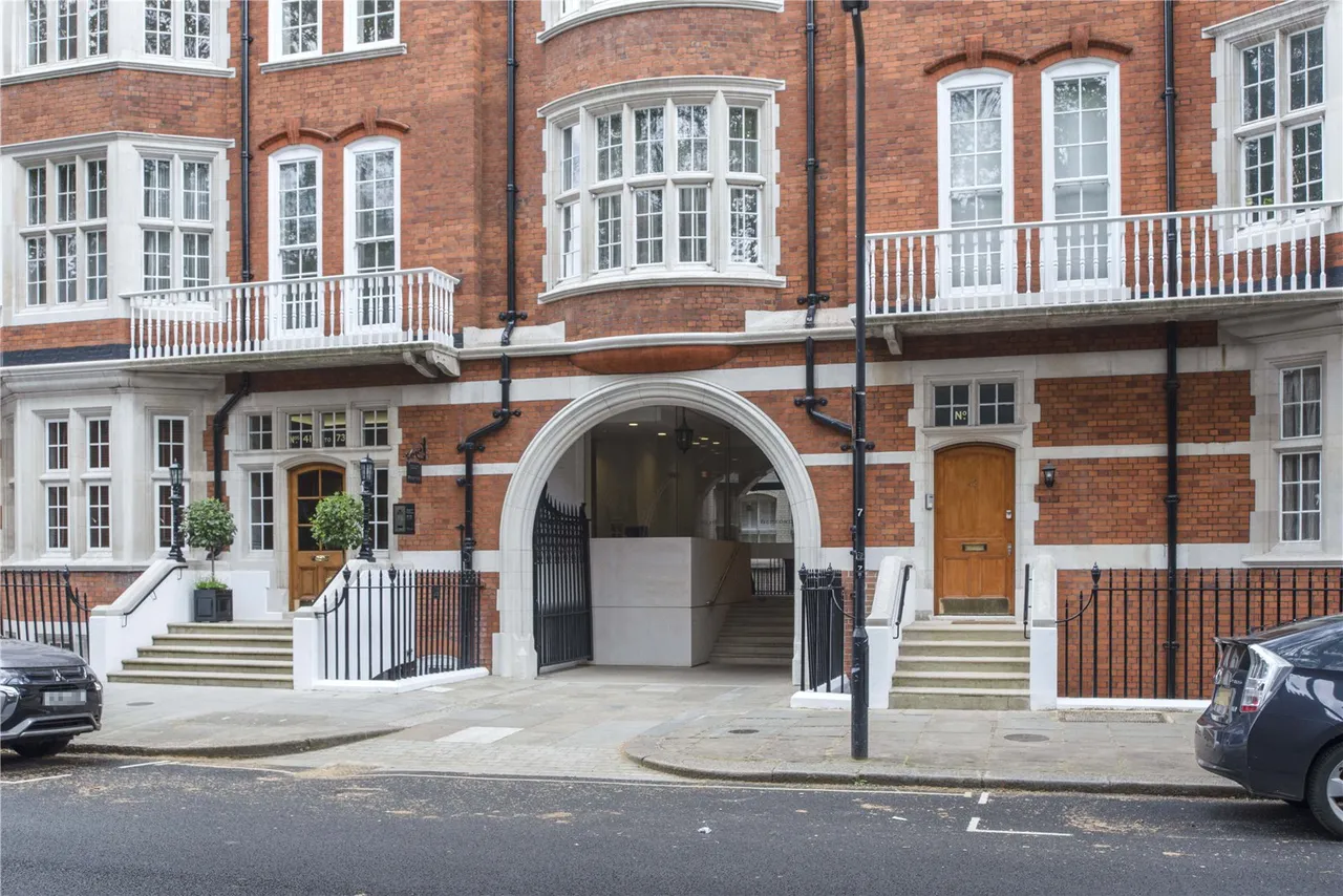 Bedford Avenue, London, WC1B, photo 17