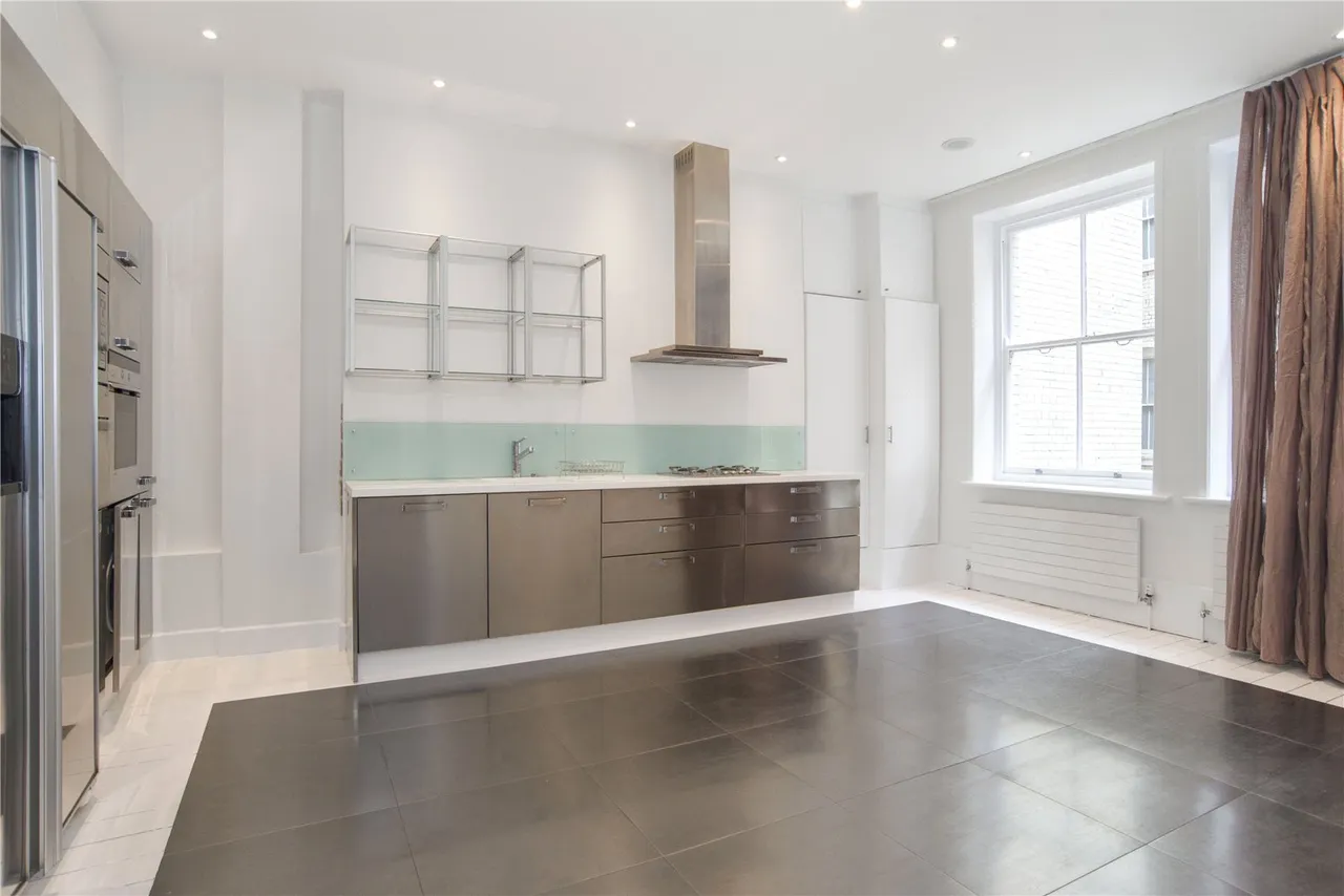 Bedford Avenue, London, WC1B, photo 6