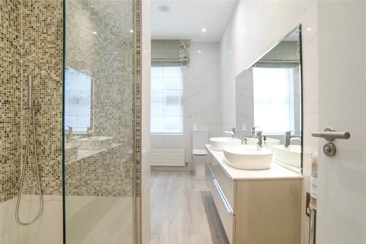 Bedford Avenue, London, WC1B, photo 4
