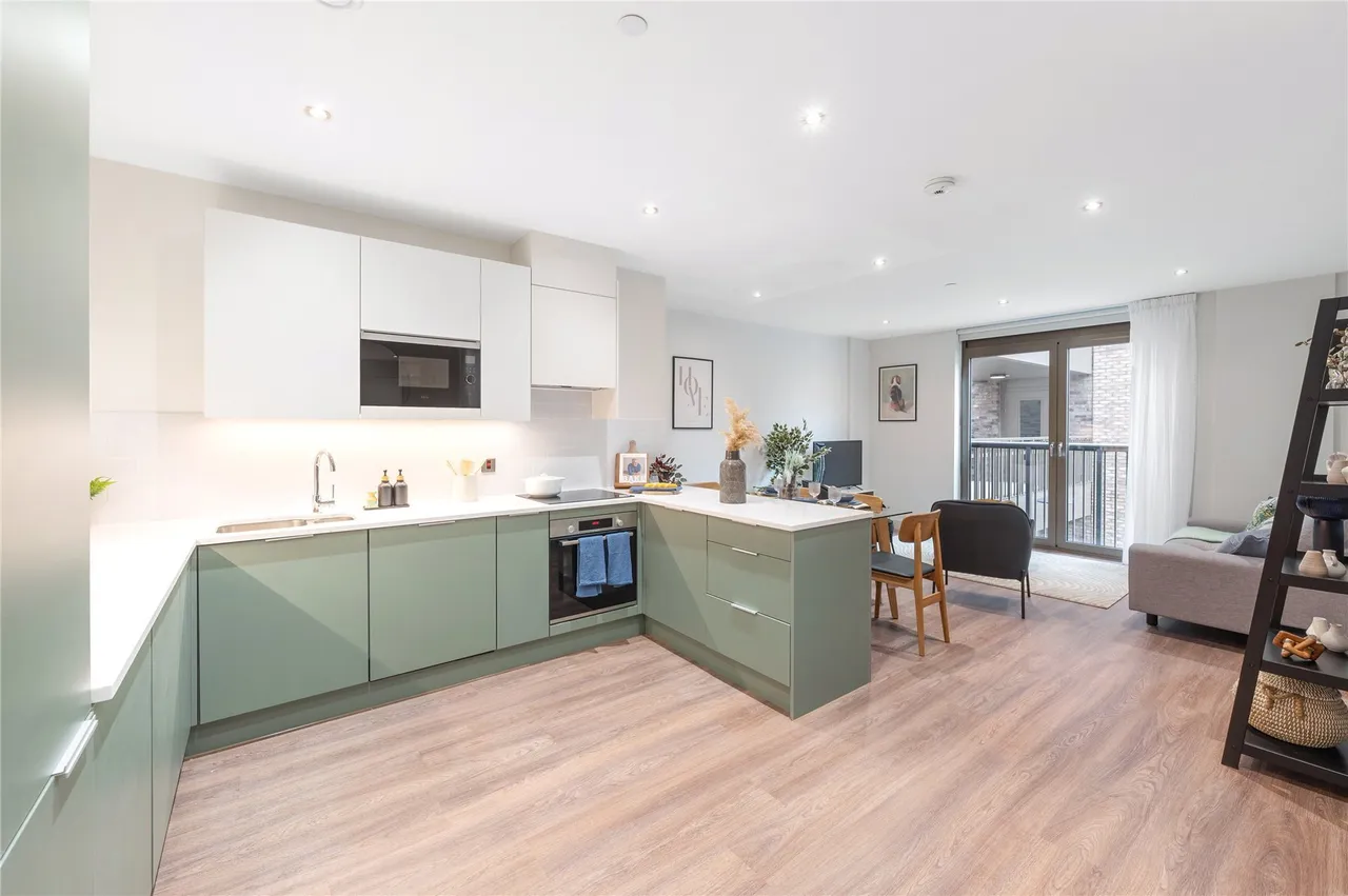 Randalls Way, Leatherhead, Surrey, KT22, photo 13